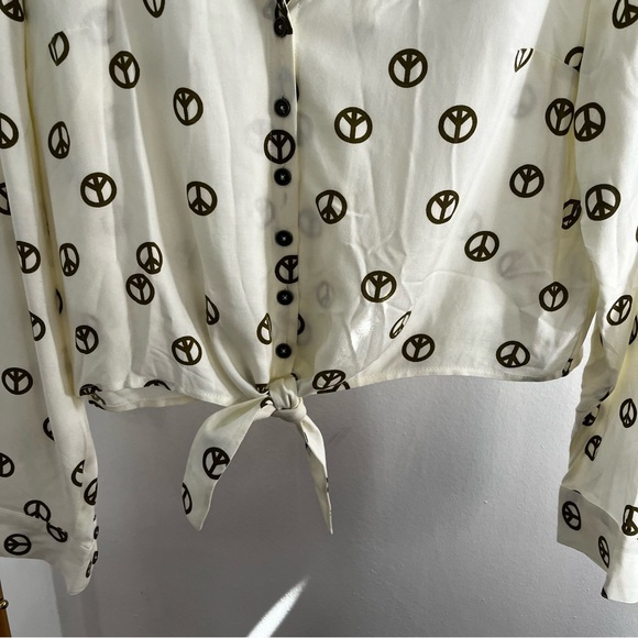 New ModCloth Tie Front Cropped Peace Sign Button Down Shirt Large - Picture 2 of 6